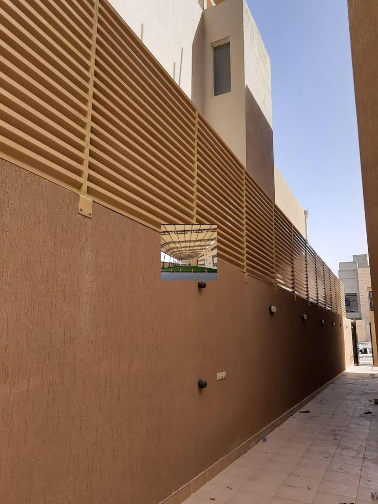مظلة سيارات متعددة المواقف بالرياض